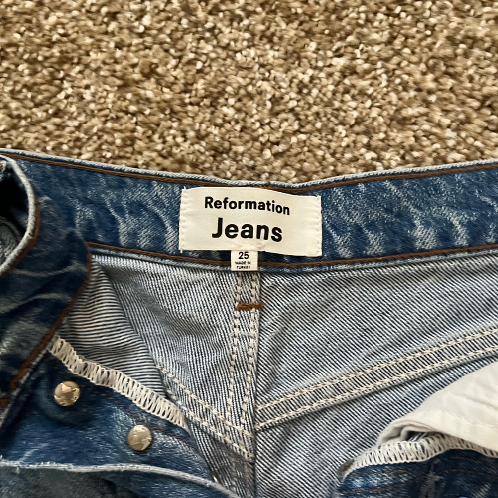 Reformation Charlie Cuffed High Rise Jean Short - Picture 2 of 3